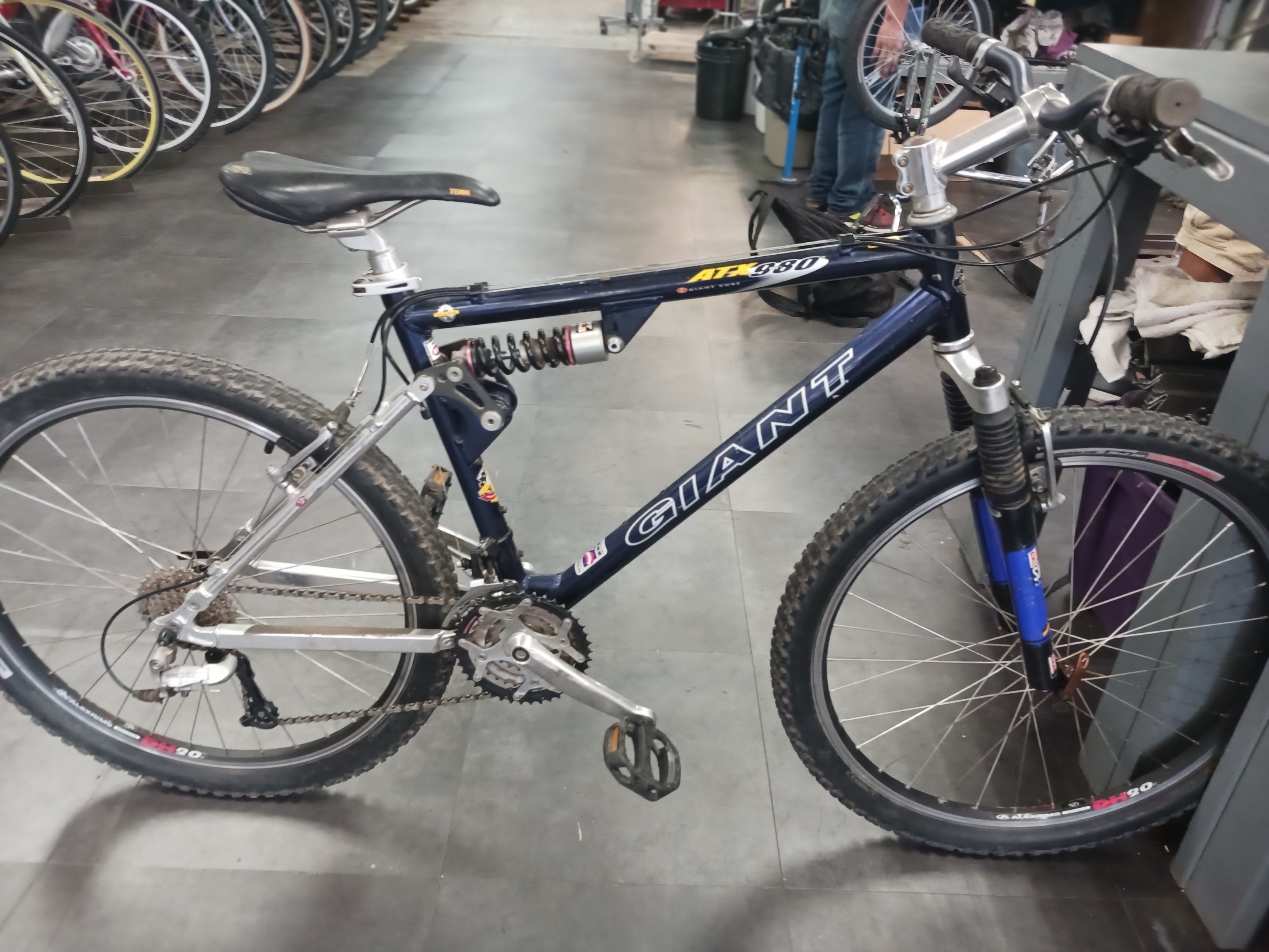 GIANT XTC 980 ダウンヒルタイプ 26インチ MTB Giant XTC 980 (ジョニー) 南城のマウンテンバイクの中古あげます