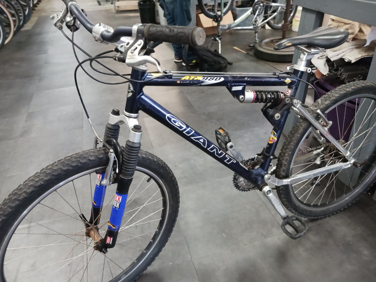 Giant ATX 980 Mountain Bike