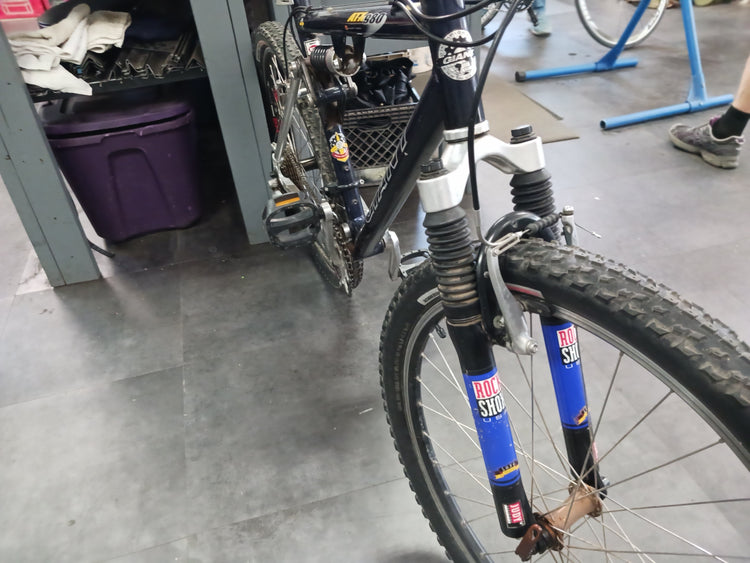 Giant ATX 980 Mountain Bike
