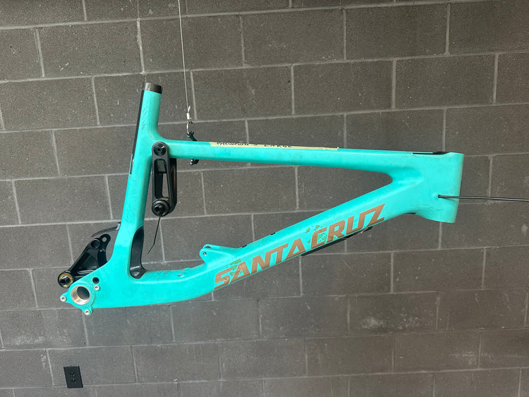 Santa Cruz Bronson 3 Carbon Front Triangle Large
