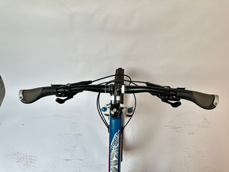 Giant Intrigue Women's Full Suspension Mountain Bike 27.5 Small 140mm Travel