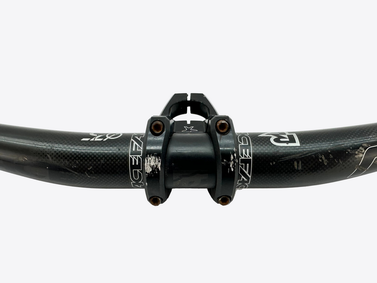 Raceface Next R 35 Carbon Handlebar 770 and ANVL Stem