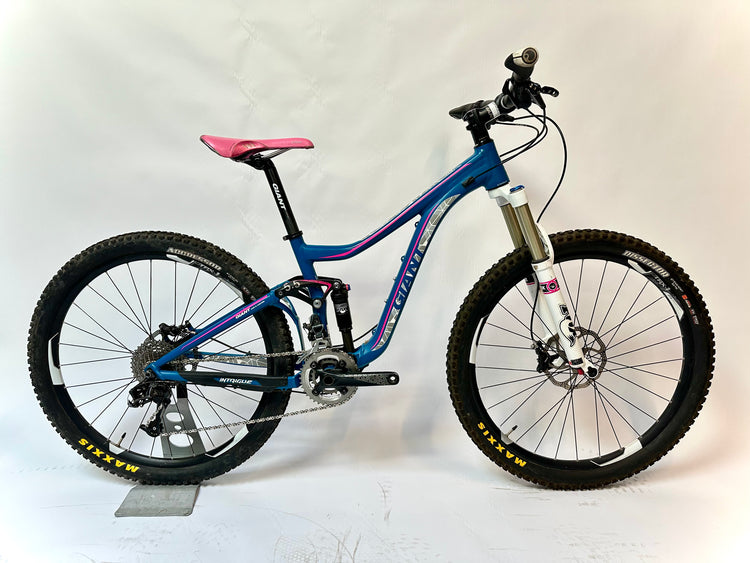 Giant Intrigue Women's Full Suspension Mountain Bike 27.5 Small 140mm Travel