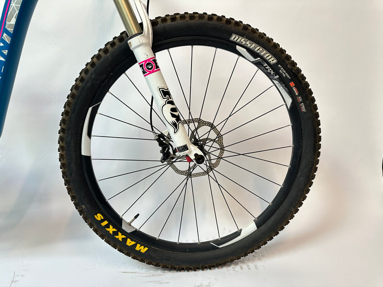 Giant Intrigue Women's Full Suspension Mountain Bike 27.5 Small 140mm Travel