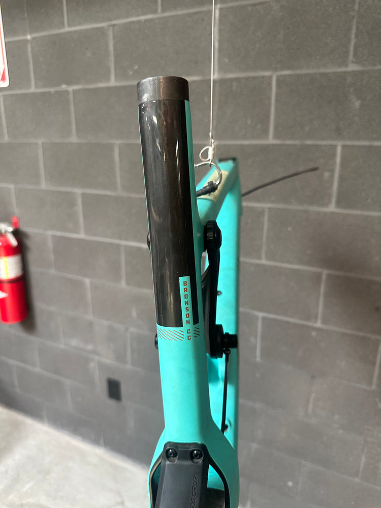 Santa Cruz Bronson 3 Carbon Front Triangle Large