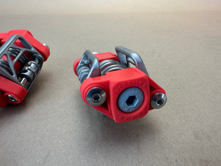 MKS US-B Clipless Bicycle Pedals with Cleats Red