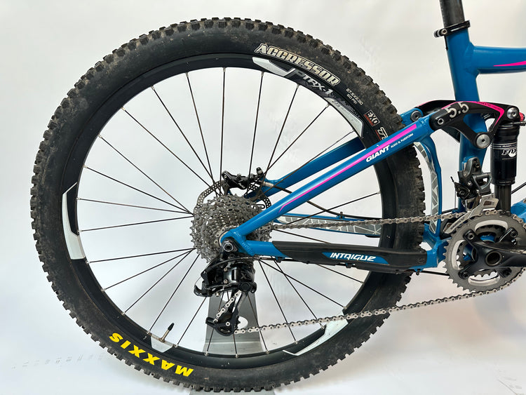 Giant Intrigue Women's Full Suspension Mountain Bike 27.5 Small 140mm Travel