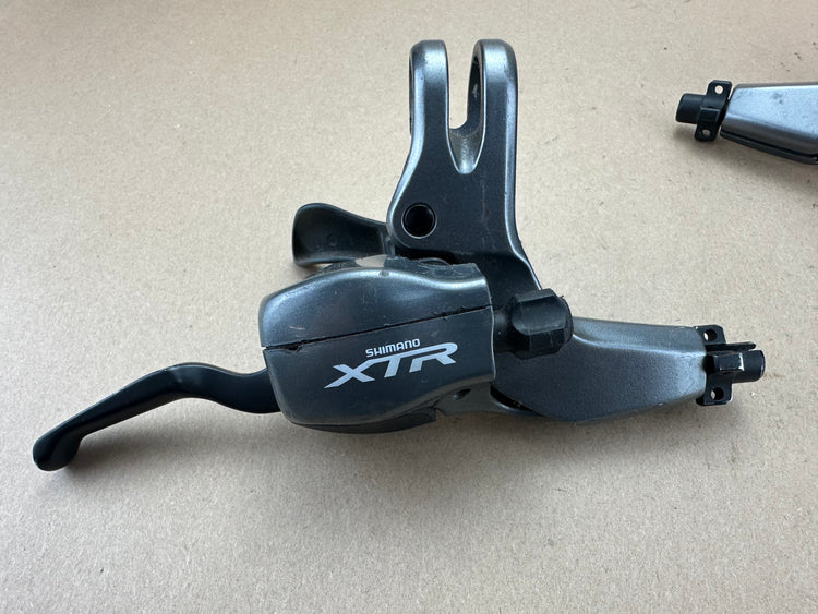 Shimano XTR Dual Control Shift Brake Levers 3x9 CLEAN