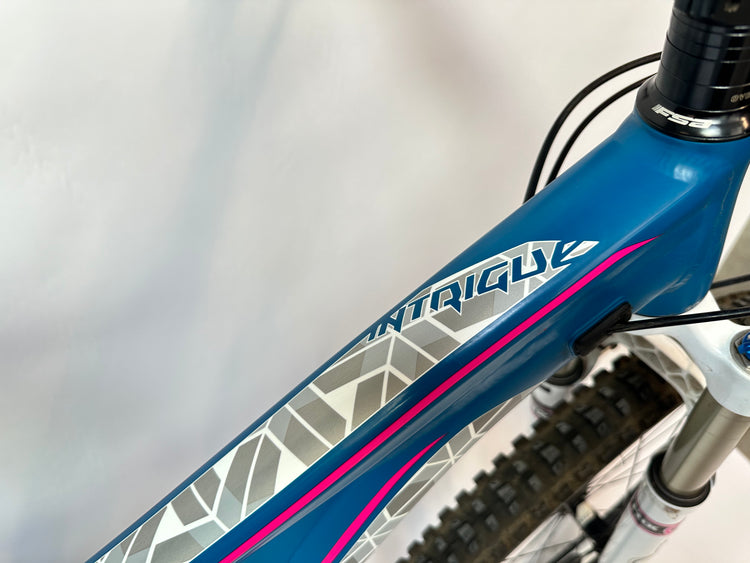 Giant Intrigue Women's Full Suspension Mountain Bike 27.5 Small 140mm Travel