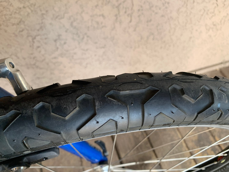 Cannondale F700 Mountain Bike, Size Medium