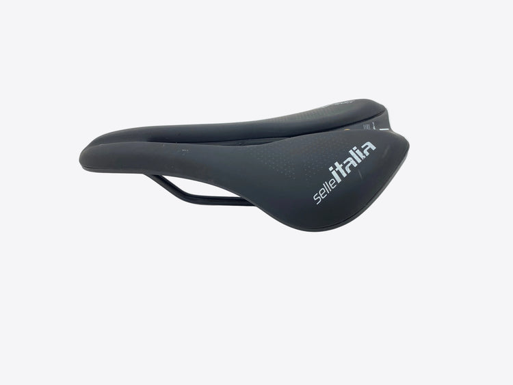 left side view of the saddle