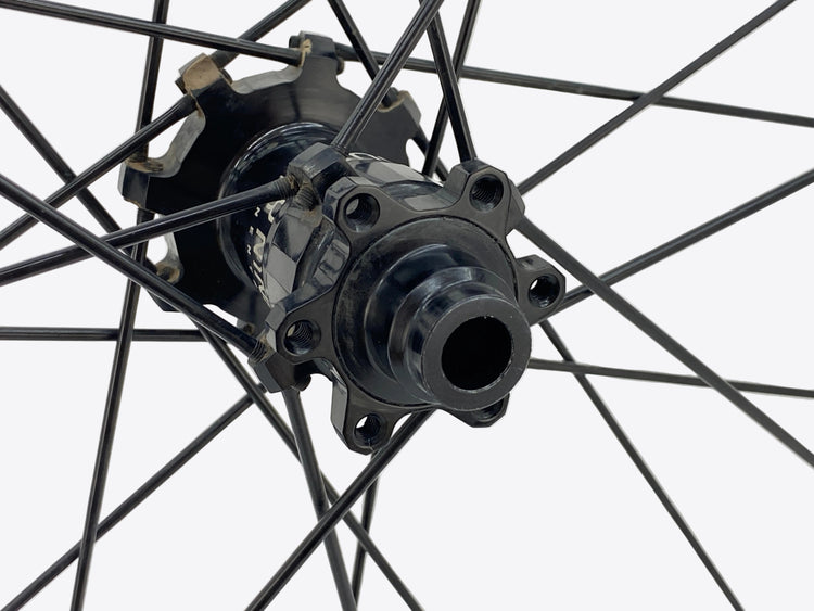 close up of the left side axle end