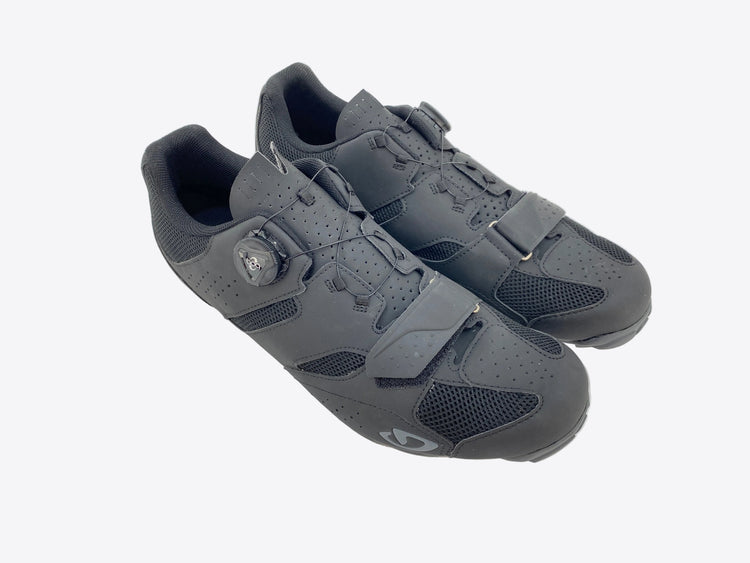 main view of the shoes
