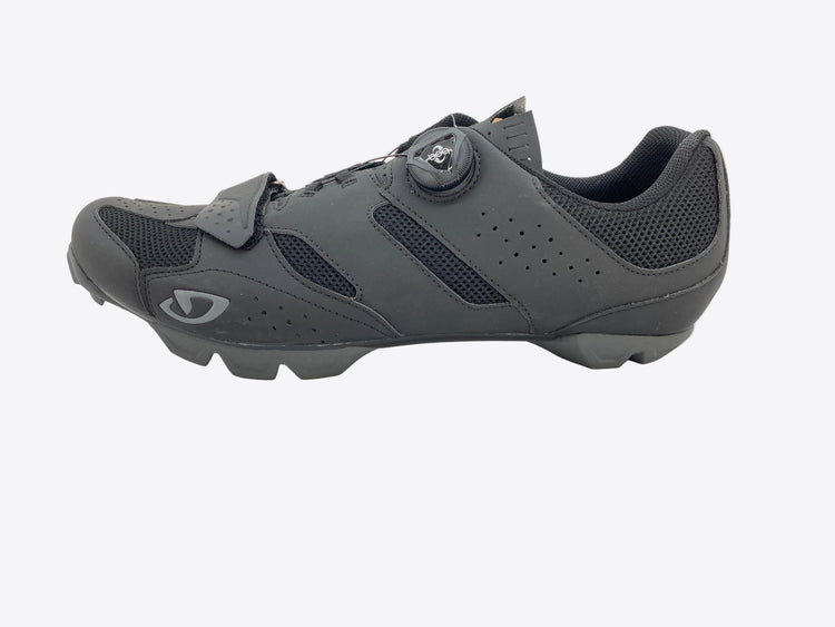outside view of the left shoe