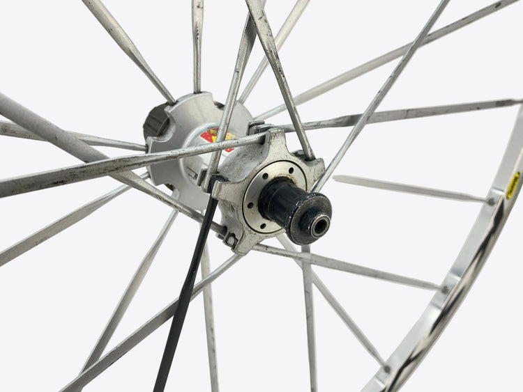 view of the left rear axle end