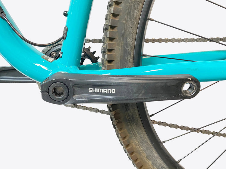 close up of the left crank arm