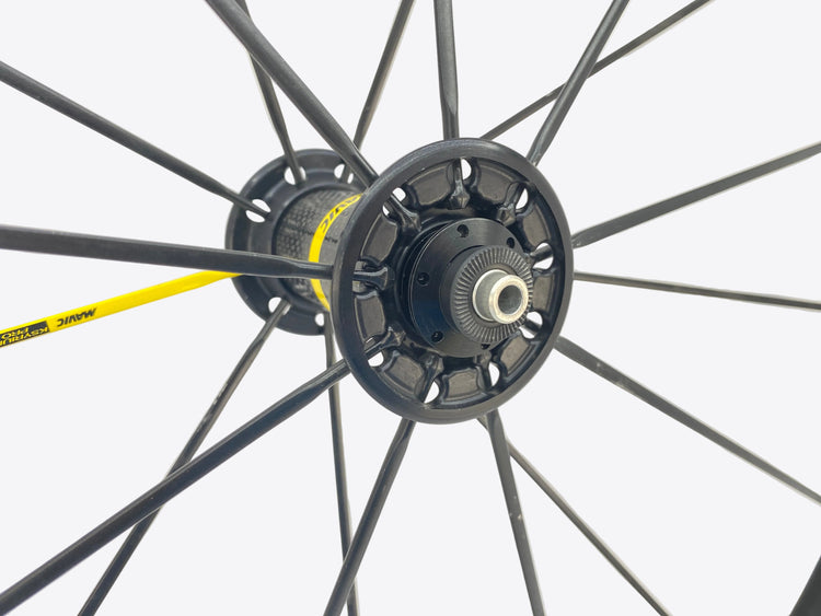 close up of the right hub flange