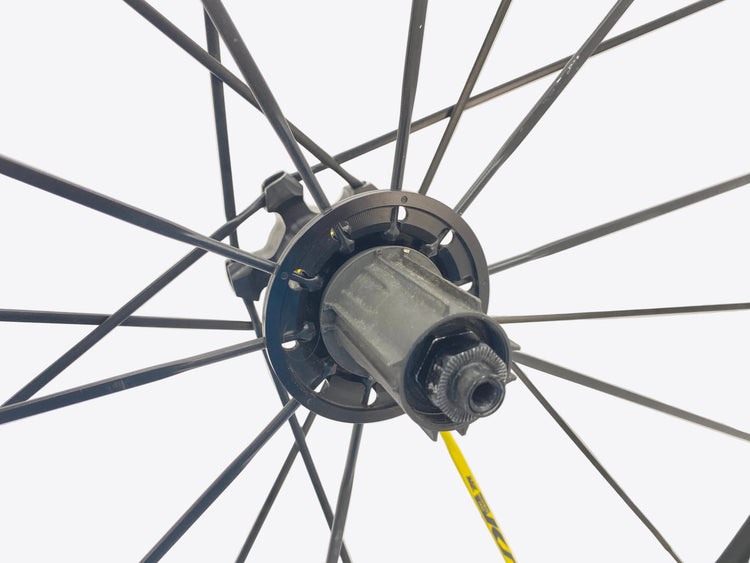 close up of the right rear axle end