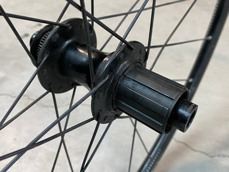 DT Swiss r470db CL Disc Brake 700c Tubeless Wheelset Thru