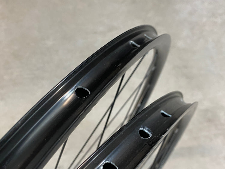 DT Swiss r470db CL Disc Brake 700c Tubeless Wheelset Thru