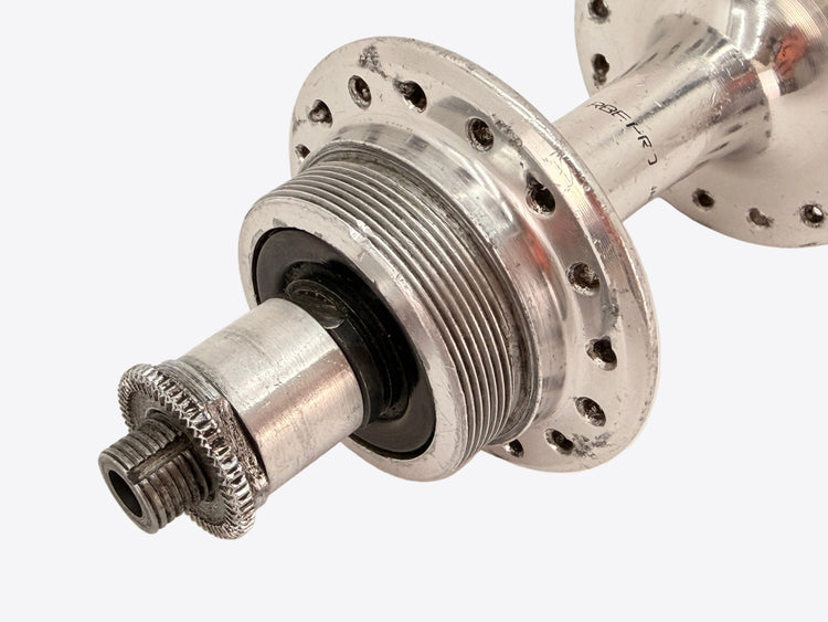 hub close up threads