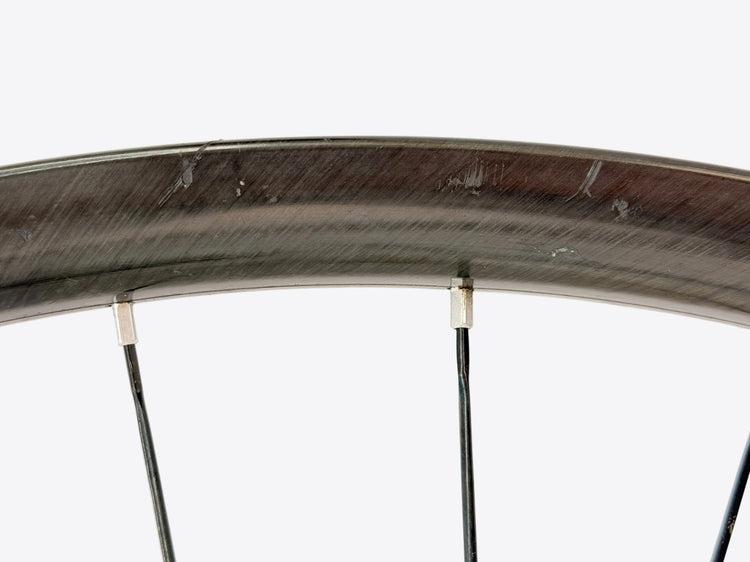 carbon rim with scratch