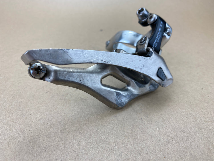 close up of the derailleur cage