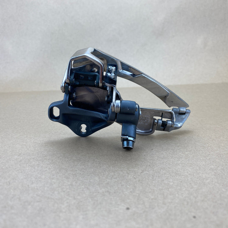 backside view of the derailleur