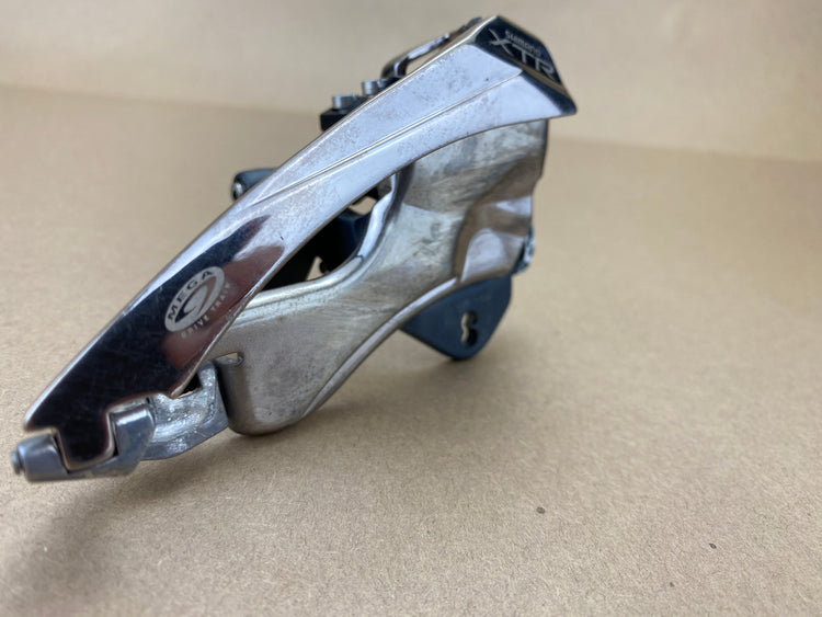 light wear inside the derailleur cage