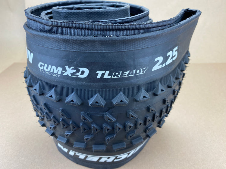 close up of the tire label