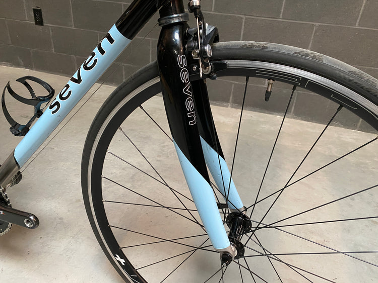 view of the right fork leg