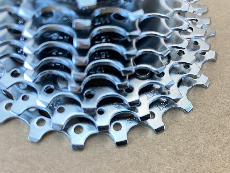 close up of the large cog size label