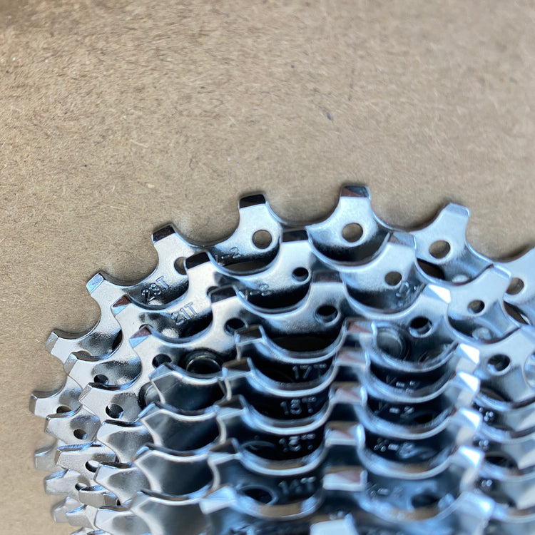 close up of the large cog size label