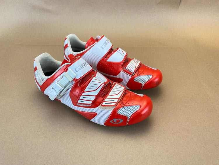 main view of the shoes