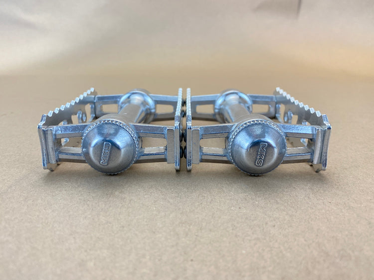 close up of the pedal ends