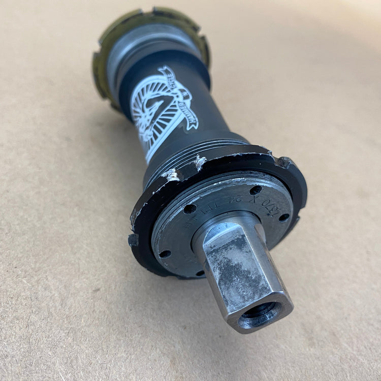 damage to the right side lockring