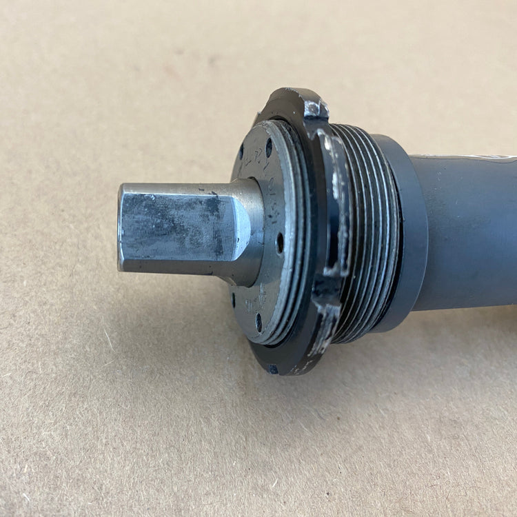 close up of the right side spindle end