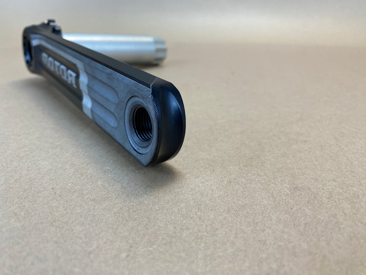close up of the crank arm end