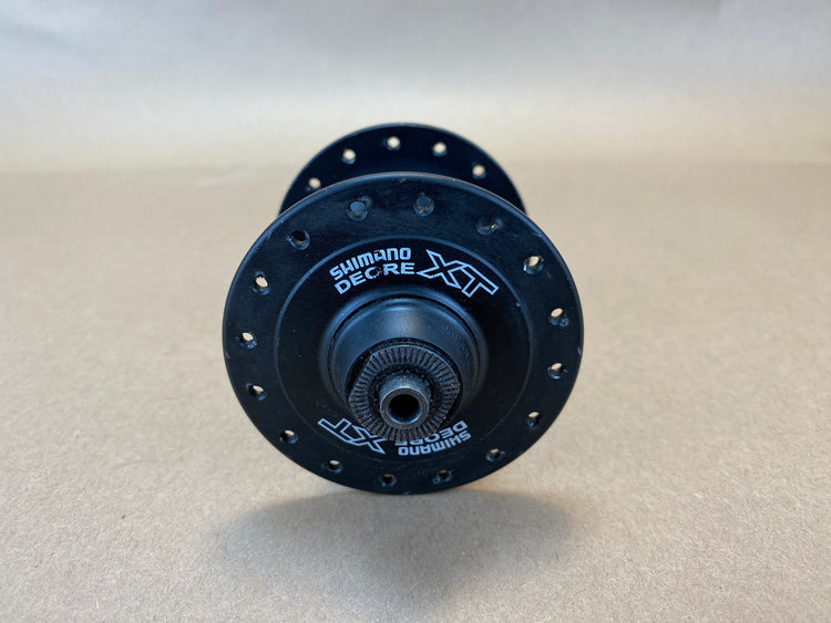 close up of the right hub flange