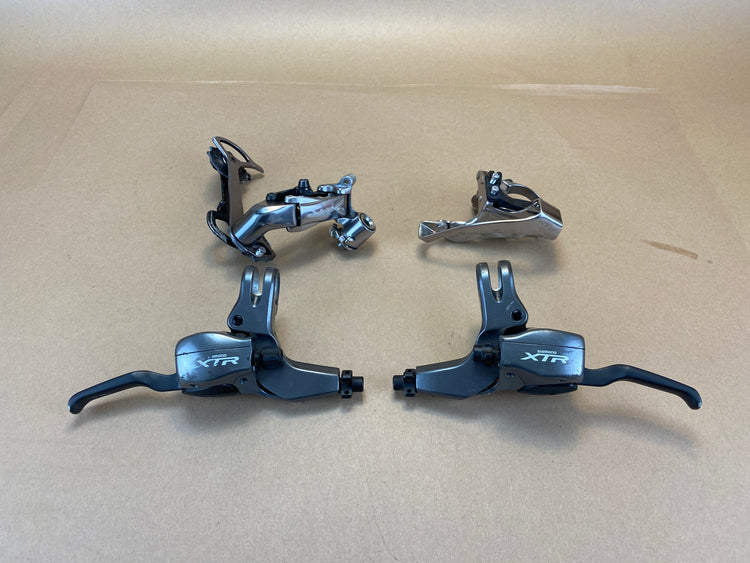 view of lever and derailleur set