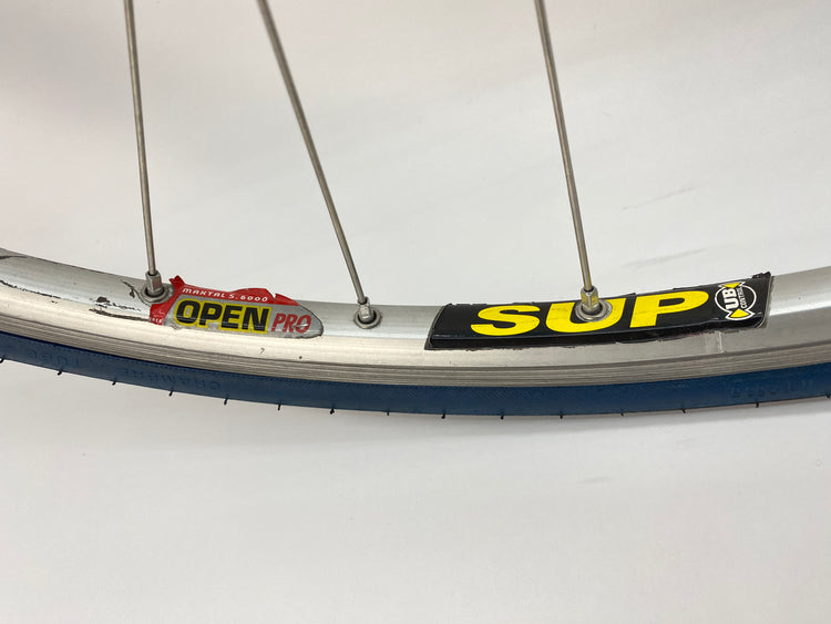 close up of the rim label