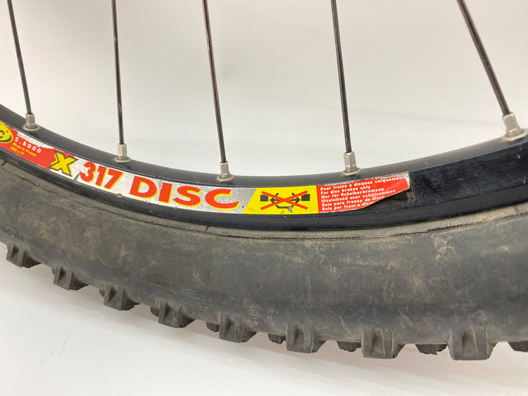 close up of rim label