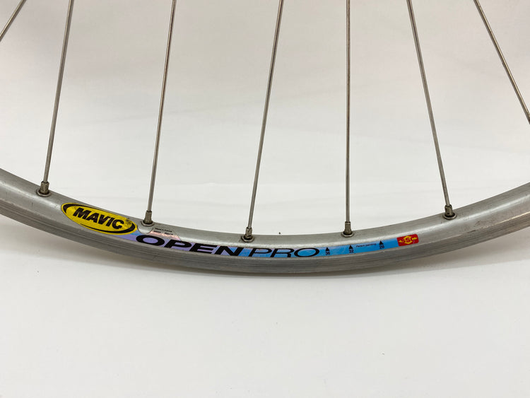 close up of the rim label