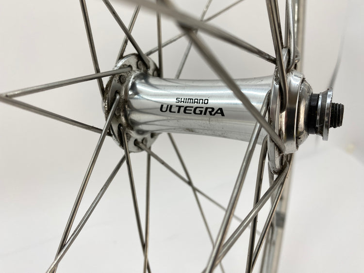 close up of the hub label