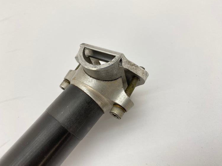 left side close up of the seat clamp