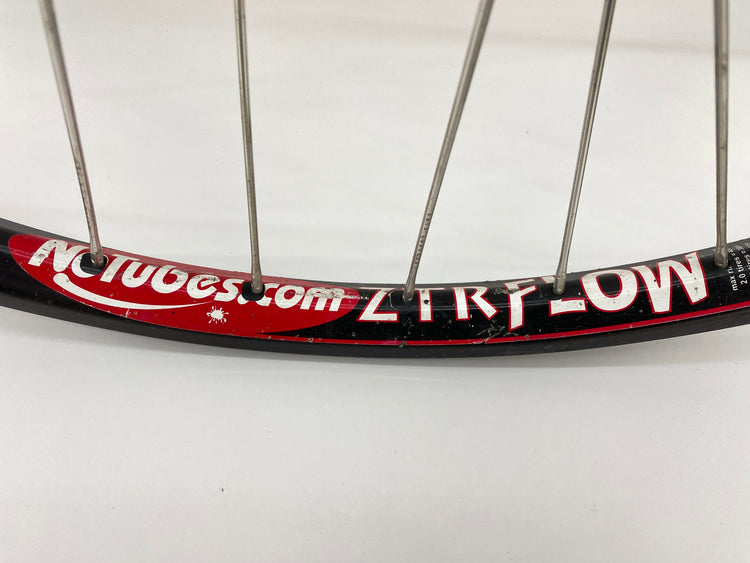 close up of the rim label