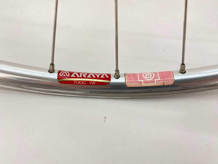 close up of the rim label
