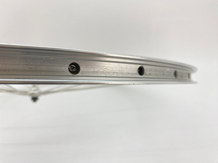 close up of the rim bed