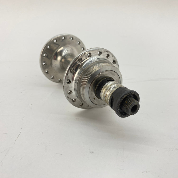 close up of the right hub flange