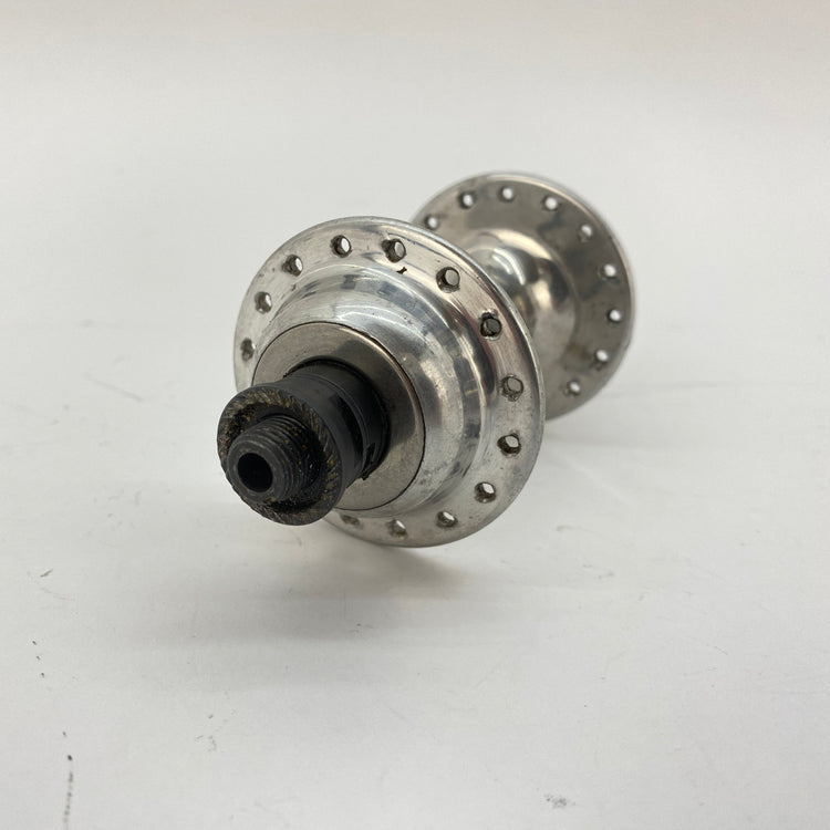 close up of the left hub flange